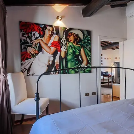 Santa Croce At Your Fingertips. Appartamento Firenze