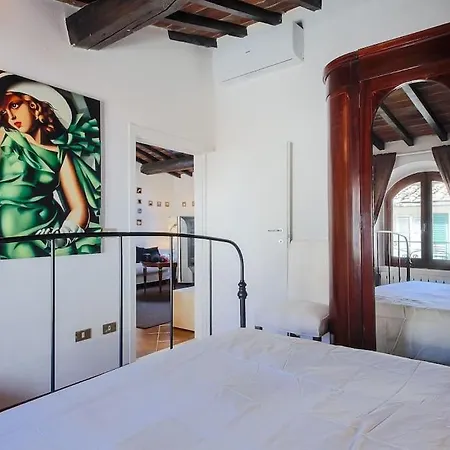 Santa Croce At Your Fingertips. *